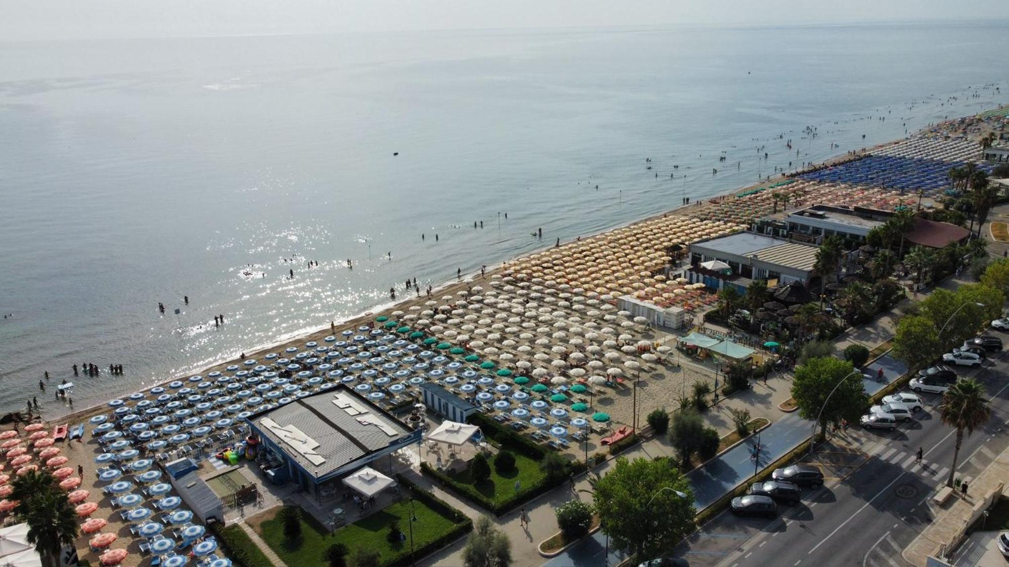 Hotel Esperia ألبا أدرياتيكا المظهر الخارجي الصورة